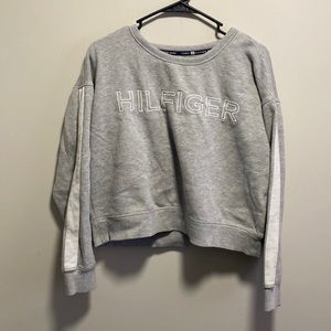 tommy hilfiger gray sweatshirt croptop.